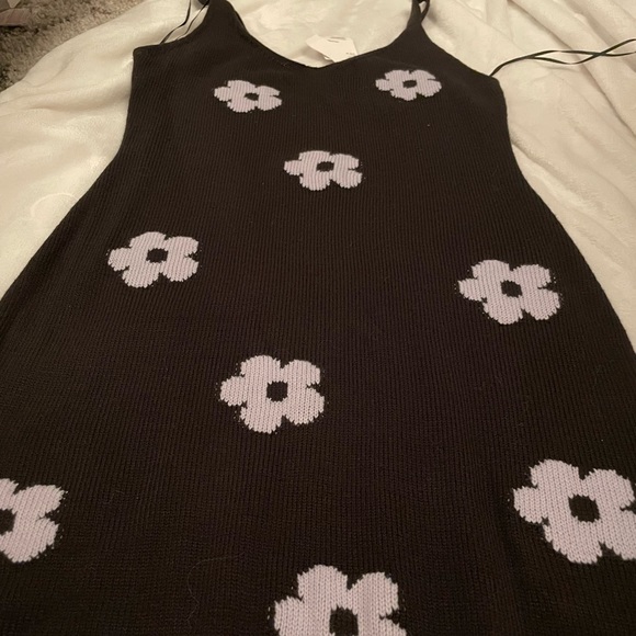 H&M BLACK WHITE V neck DAISY KNIT DRESS SUNDRESS MİDI NWT. SZ M - Picture 6 of 9